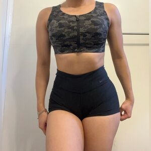 J26 Lululemon Enlite Top